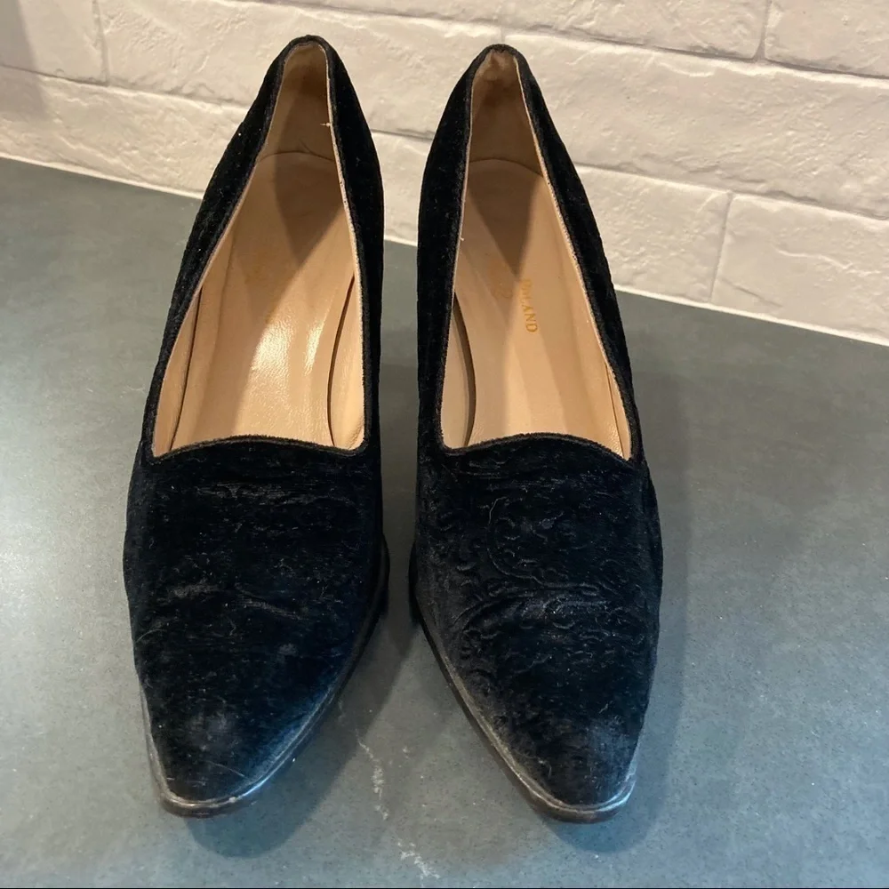 Vintage Phyllis Poland sz 8.5 black velvet pointy toe pumps